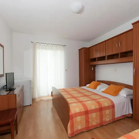 Milana 2 Gæstehus 3*